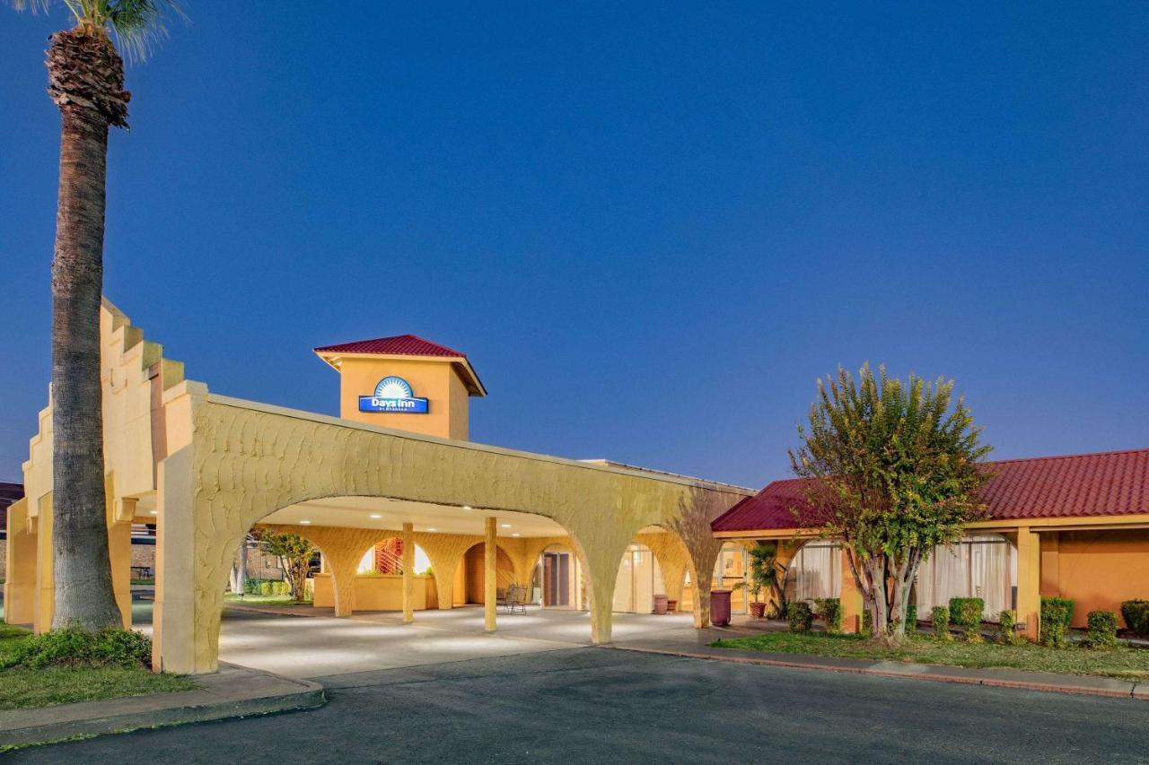 Days Inn By Wyndham Del Rio Eksteriør bilde